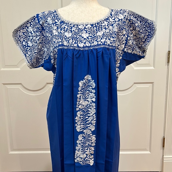 San Antonino Maxi Dress, Oaxaca Mexican dress. hand Embroidered. Silk Th… - Picture 3 of 9